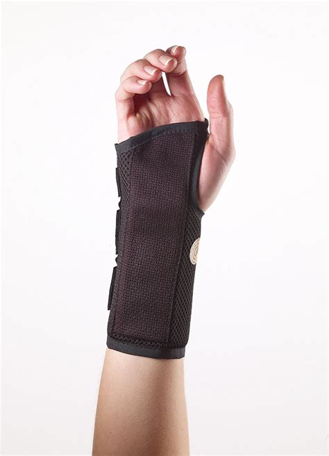 Ultra Fit Cool Wrist Splint 8