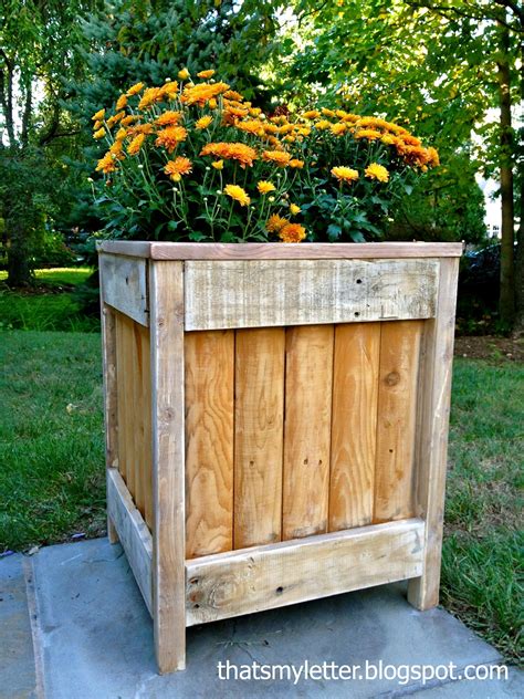 Make diy planter boxes with these free online plans. That's My Letter: DIY Outdoor Planter