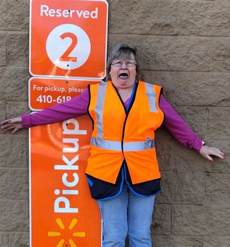 Granny Prankster Became Famous By Posing For A Walmart Supermarket Ad Pictolic