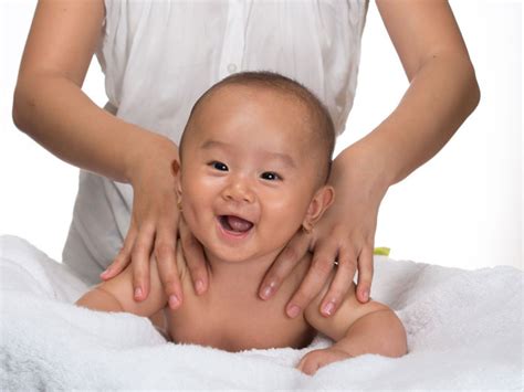 Baby Massage Tips And Benefits