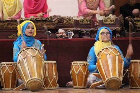 Musical instrument store kuching sarawak. Gendang or Kendang : Indonesia Traditional Music ...