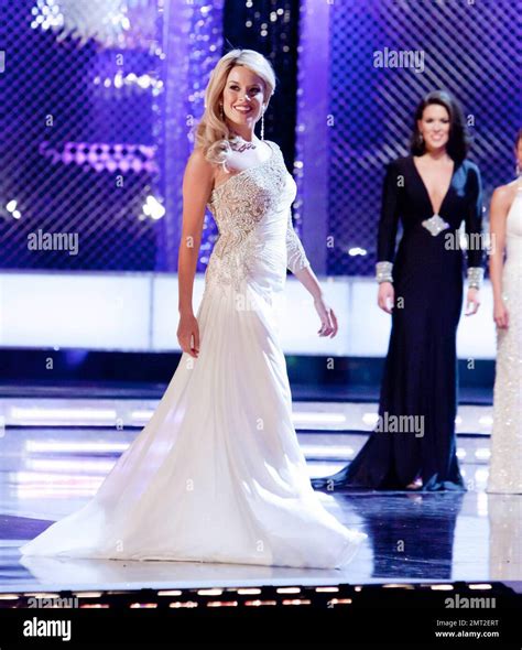 Teresa Scanlan 17 Miss Nebraska Wins The Title Of Miss America 2011