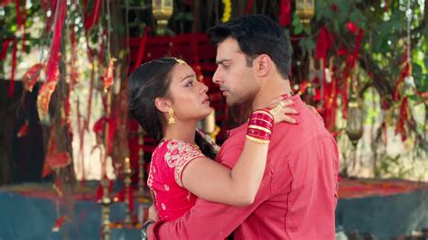 Watch Qayaamat Se Qayaamat Tak Season 1 Episode 11 : Rajneesh Expresses