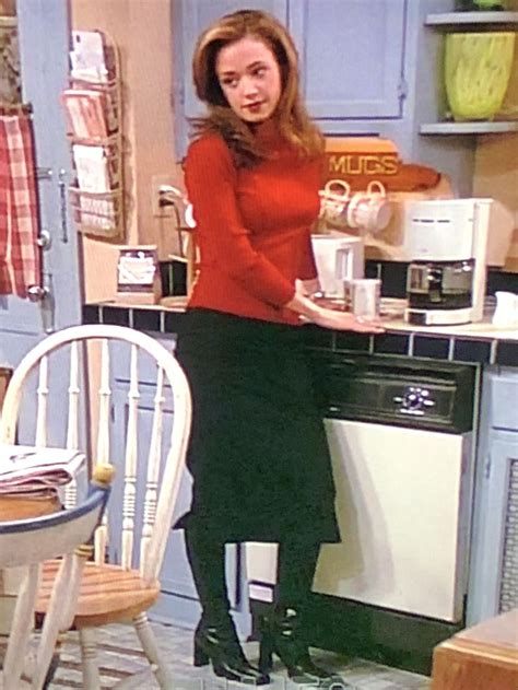 Pin By Gayle Uyeda On King Of Queens In Queen Outfit Carrie Heffernan Outfits Leah Remini