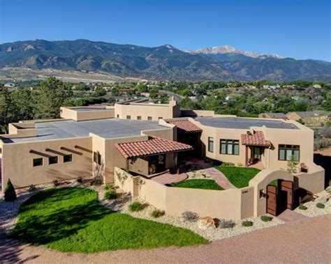 Your front yard landscape design has a big impact on your home's curb appeal and property value. Front Courtyard | Houzz