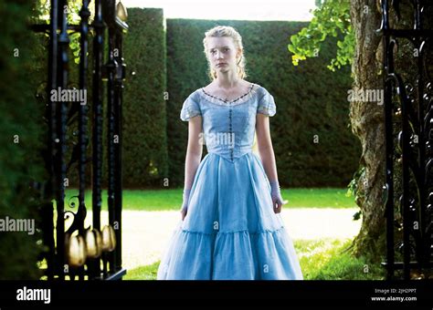 Mia Wasikowska Alice In Wonderland Stock Photo Alamy