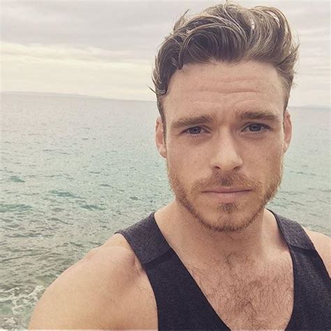 Richard madden goes shirtless, gets covered in plaster to make new costume! Richard Madden...because I finally got round to watching ...