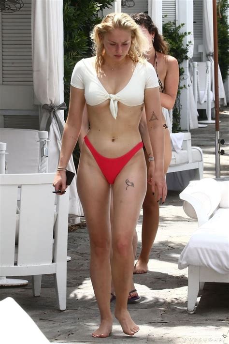 Sophie Turner Bikini Pictures Popsugar Celebrity Photo 3