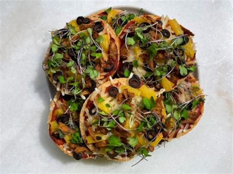 Pizza Bagels Veganized And Your Soon To Be Favorite Recipe Jane Unchained News