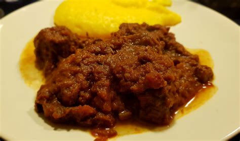 Ricetta spezzatino di cinghiale consigli e ingredienti ricetta it. Spezzatino di cinghiale con polenta - La Ricetta Perfetta