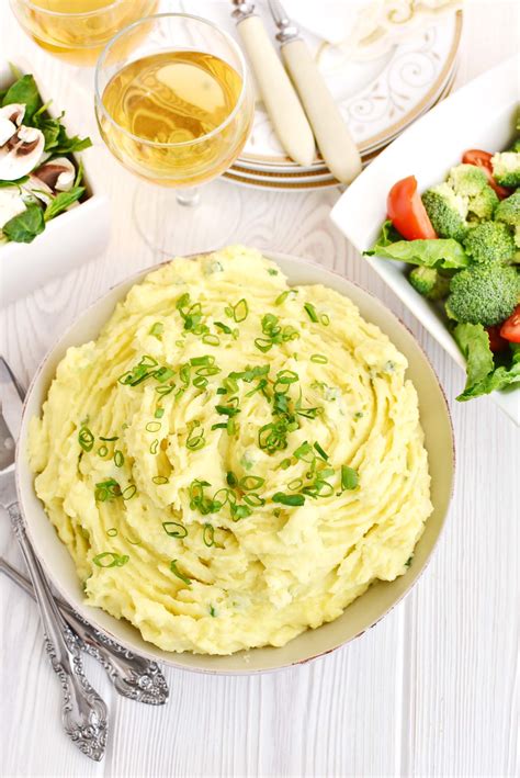 Sour Cream and Chive Mashed Potatoes Recipe - Cook.me Recipes