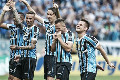 Gremio is a brazilian football club from porto alegre. Grêmio faz três no Internacional e larga em vantagem nas ...