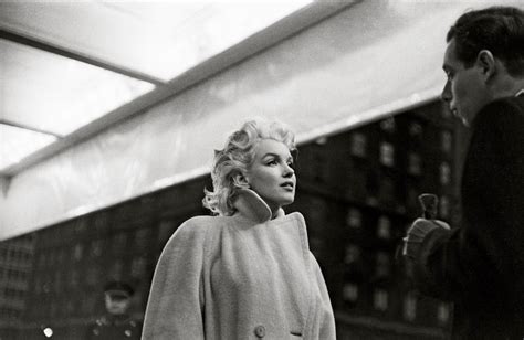talesfromweirdland living her ideal life marilyn monroe takes the subway new york march 1955