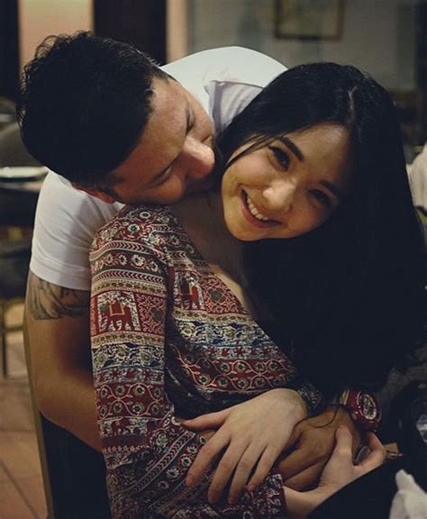 Mesra Foto Foto Intim Gading And Gisel Dari Peluk Hingga Ciuman