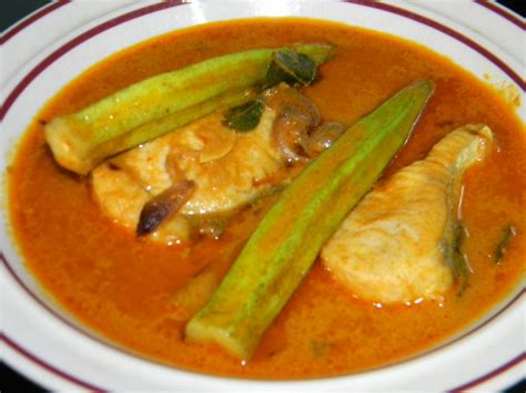 Kari kepala ikan yang pekat berempah, pedas, masam, semua cukup rasa. Fisya's Gourmet: Kari Ikan Tenggiri