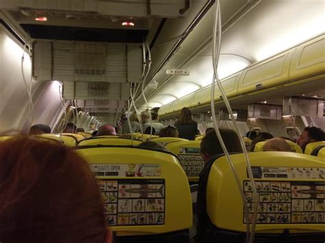 Ryanair 737 crashes near ibiza airport emergency landing, crash landing! Ryanair flight FR7312: Passengers terror in emergency ...