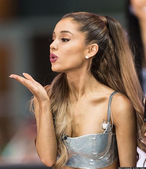 Proof Ariana Grande Only Likes Her Left Side Photos Huffpost Canada