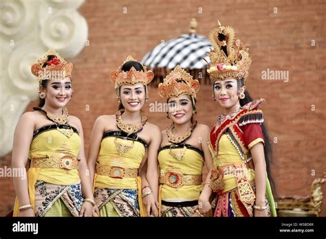 Bali Indonesia May 24 2017 Beautiful Dancer Girls In Traditional