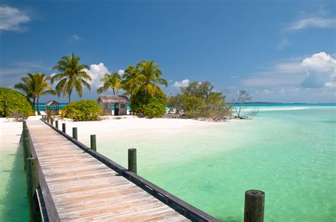 The bahamas or the bahama islands, is an archipelago consisting of about 2,000 islands if you include the cays, which are small islands that are formed on coral reefs. Bahamas - Virtuoso