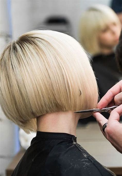 The shortness and color mix are genuinely intriguing. Verschiedene kurze blonde Bob Frisuren #Blonde #frisuren # ...
