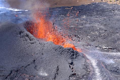 Hawaii Volcanos March Fissure Eruption Viewed By Millions