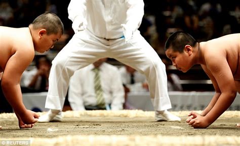 Wanpaku Sumo Wrestling Event Sees Japanese Kids Battle Daily Mail Online