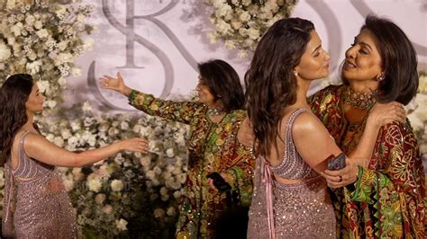 When Alia Bhatt Hug And Kiss Neetu Kapoor At Sidkiara Wedding Reception Saas Bahu Cutest