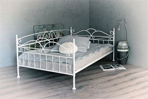 Metallbett 120x200 schwarz bettgestell bett schlafzimmer jugendbett. Bett 120x200 Mit Matratze Und Lattenrost