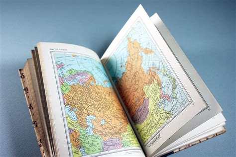 1951 Hardcover World Atlas Rand Mcnally Pocket Book Collectible