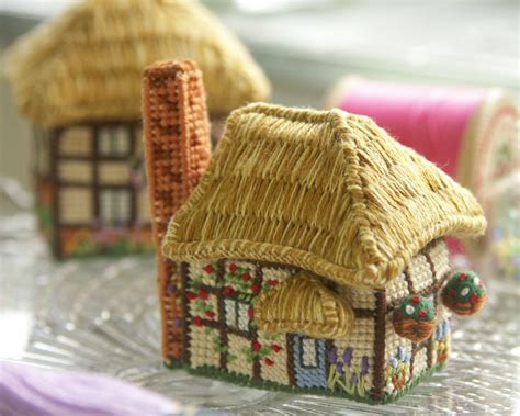 Model is stitched on 32 ct. 3D cross-stitch kit, Thatched roof cottage | Manualidades