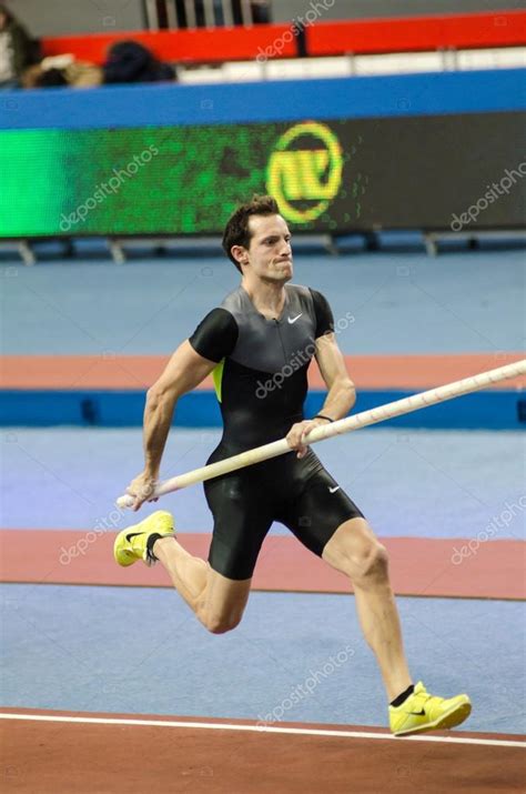 Il a remporté le concours devant son frère valentin (5,80 m). Donetsk, Oekraïne - feb. 09: renaud lavillenie - de ...