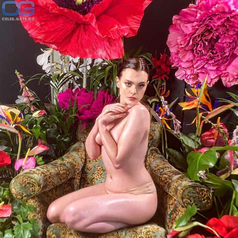Charli Howard Nackt Nacktbilder Playboy Nacktfotos Fakes Oben Ohne