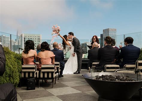 Urban Rooftop Ceremony Kiss Photo By Gagan Dhiman Photography
