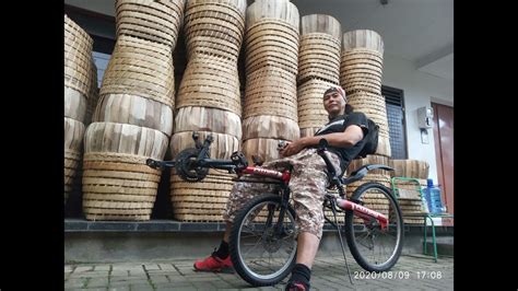 Trikes bring people all the benefits of riding recumbent while not having to worry about balance. DIY Recumbent Bike Indonesia Jelajah Kampung - YouTube