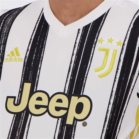 That night at 8:30pm, on rua josé paulino (rua dos imigrantes (immigrants street), underneath the glow of an oil lamp the five workers reunited alongside their guest and neighbors from bom retiro. Camisa Adidas Juventus Home 2021 - FutFanatics