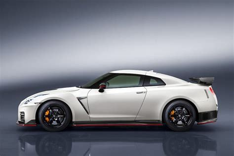 Or is it instead, without a shadow of a doubt, perfect? NEWS: Refreshed Nissan GT-R NISMO debuts | Japanese ...