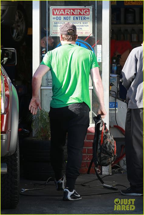 Photo Chris Pratt Steps Out After Not Getting Sexiest Man Alive 19