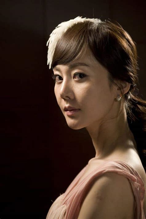 Then things got worse when her husband died in a helicopter crash. » Royal Family » Korean Drama