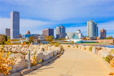 Top 8 Romantic Things To Do In Milwaukee