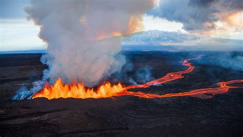 Mauna Loa Volcano In Hawaii Eruption Of The Worlds Largest Volcano