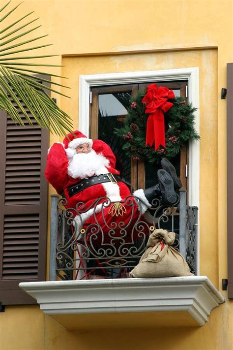 24 Inspiring Christmas Balcony Decor Ideas Youll Love