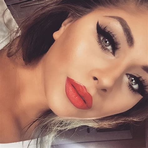 Pin By Lourdes A Palacios On Glamorous Make Up Velour Lashes Date