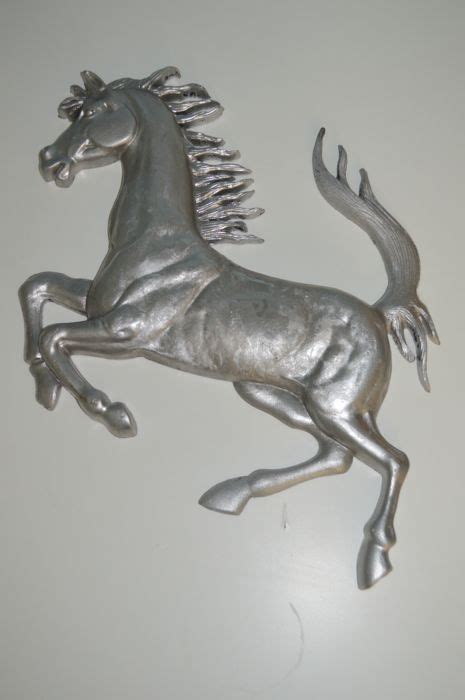 Founded by enzo ferrari in 1939 out of the alfa rome. Ferrari horse made from aluminium - 40x27 cm - 1980s - Catawiki