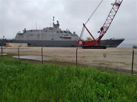 lcs 25 uss marinette pcu getting the combining gear fix at north shore marine terminal
