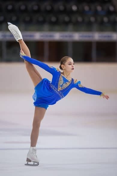 16歳のアリョーナ・コストルナヤ、アイスショーでも見せる新女王の貫禄 ウィンタースポーツ スポーツブル スポブル