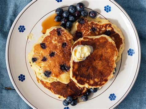 Rich Blueberry Granola Pancakes