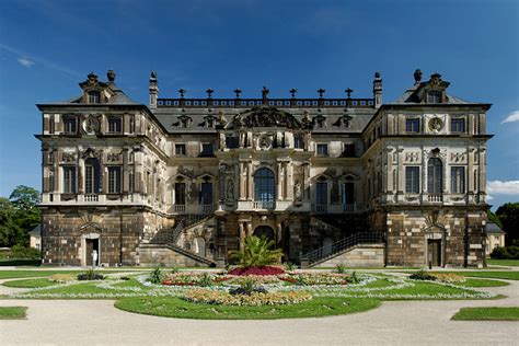 Angelegt und im laufe seiner geschichte mehrfach erweitert, so dass er heute palais und großer garten bewerten: File:Palais im Grossen Garten in Dresden, von Nordwesten ...
