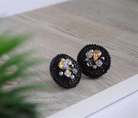🖤elegant Black ⠀ 👗 Your Favorite Black Dress Needs These Earrings ⠀ 📍