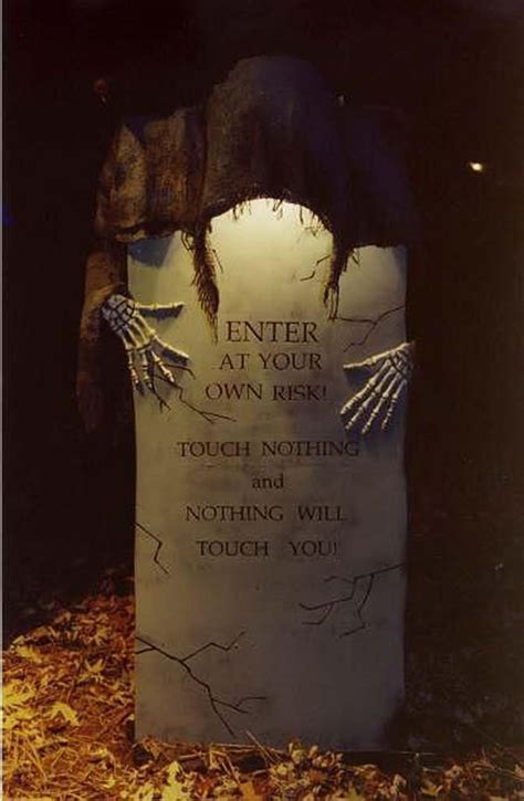 25 Cool And Scary Halloween Decorations Homemydesign Halloween