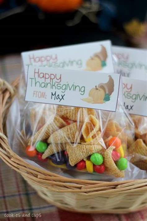 Thanksgiving or not, kids just need an excuse to gobble sweets. Thanksgiving Party Favors! Easy DIY Thanksgiving Party ...